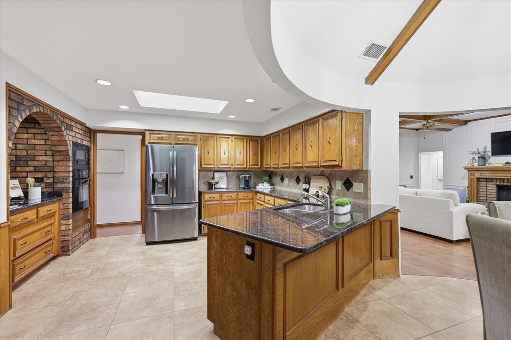 1516 Glastonbury Drive, Plano, TX 75075