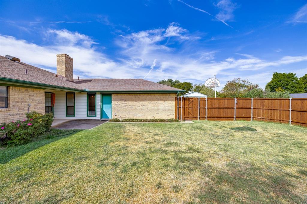 Lots of room to play, garden, or just relax.