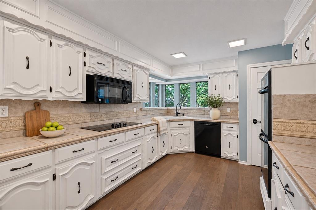 7333 Pleasant View Drive, Dallas, TX 75231 7333 Pleasant View Drive, Dallas, TX 75231