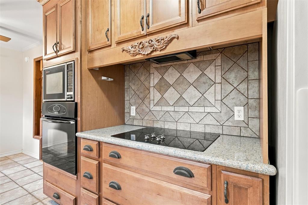 9325 Bryce Drive, Woodway, TX 76712