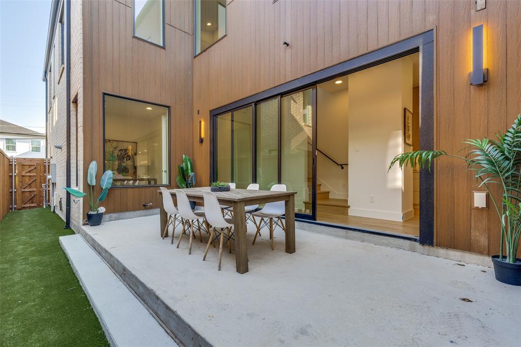 Side patio