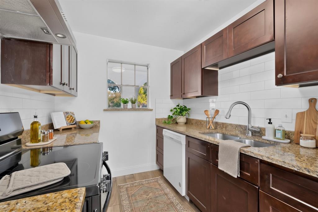 Virtually staged kitchen Virtually staged kitchen