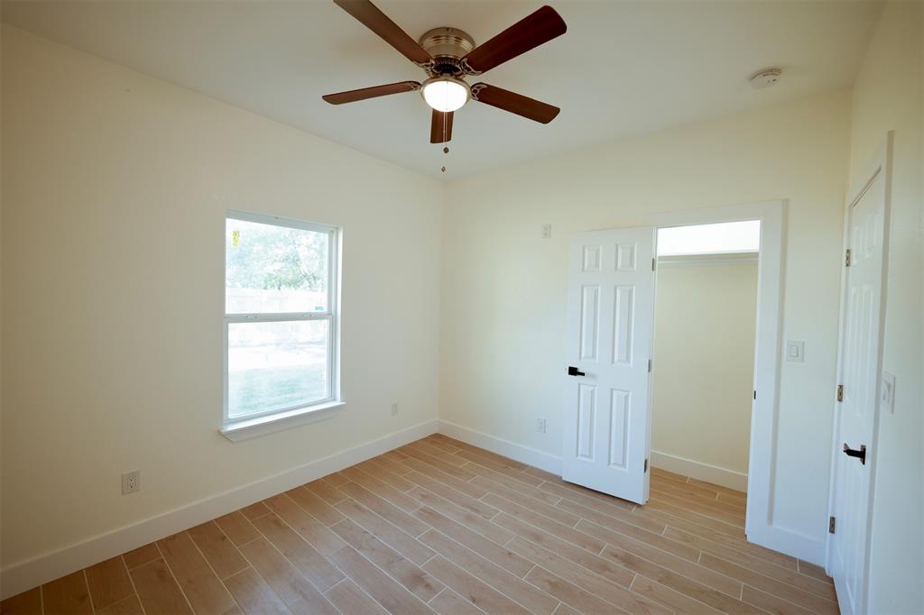 406 E Belknap Street, Ennis, TX 75119