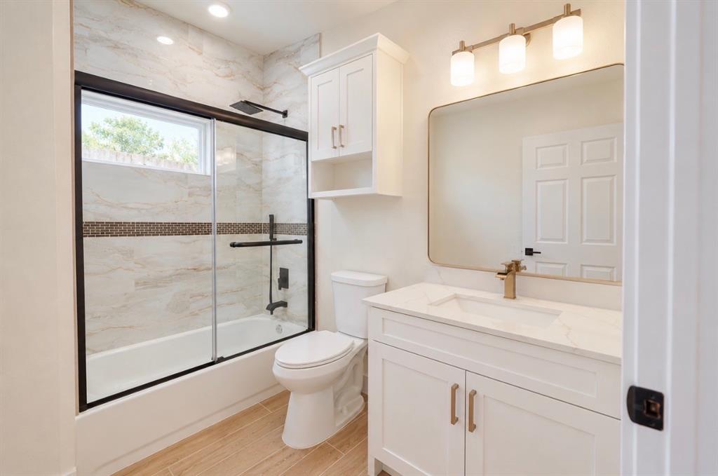 406 E Belknap Street, Ennis, TX 75119 406 E Belknap Street, Ennis, TX 75119