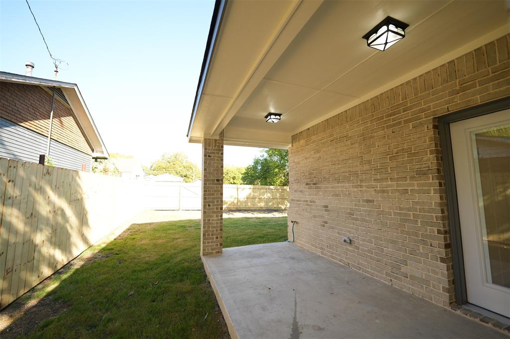 406 E Belknap Street, Ennis, TX 75119