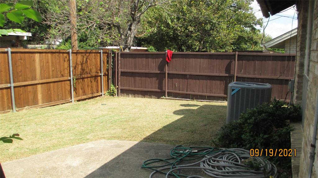 Good size yard with yard care Good size yard with yard care