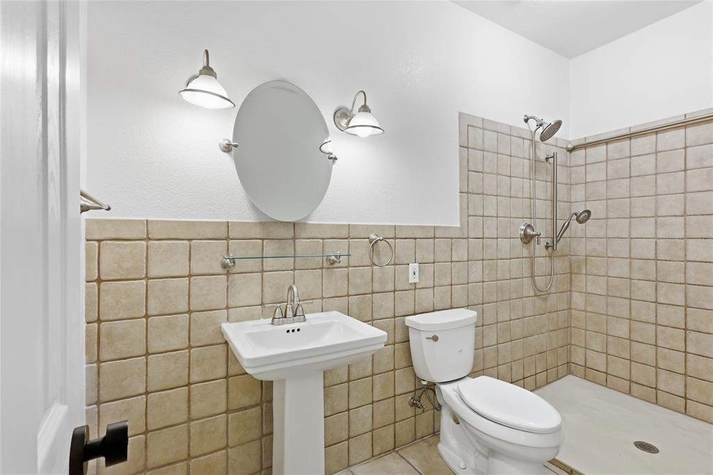1905 Greenhill Drive, Rowlett, TX 75088