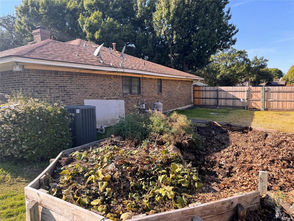 18 Walnut Creek Place, Richardson, TX 75080