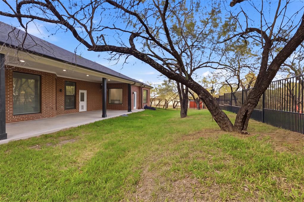 2541 Town View Drive, Cedar Hill, TX 75104