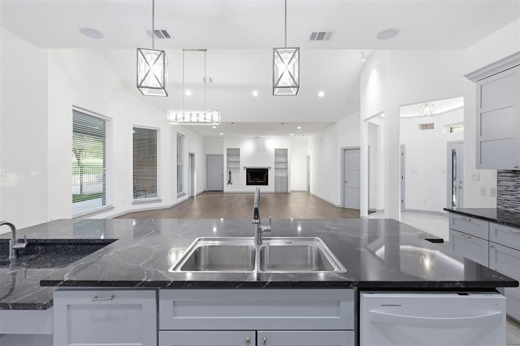 2541 Town View Drive, Cedar Hill, TX 75104