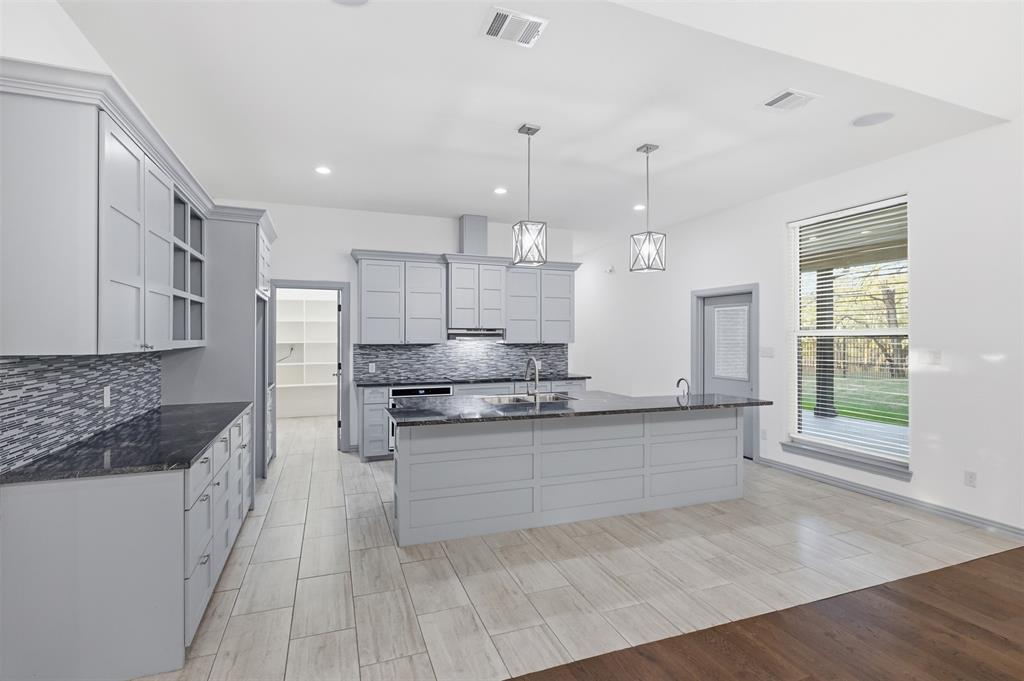 2541 Town View Drive, Cedar Hill, TX 75104