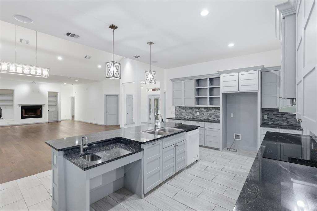 2541 Town View Drive, Cedar Hill, TX 75104