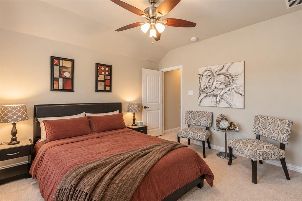 Tray ceiling with recessed lighting
