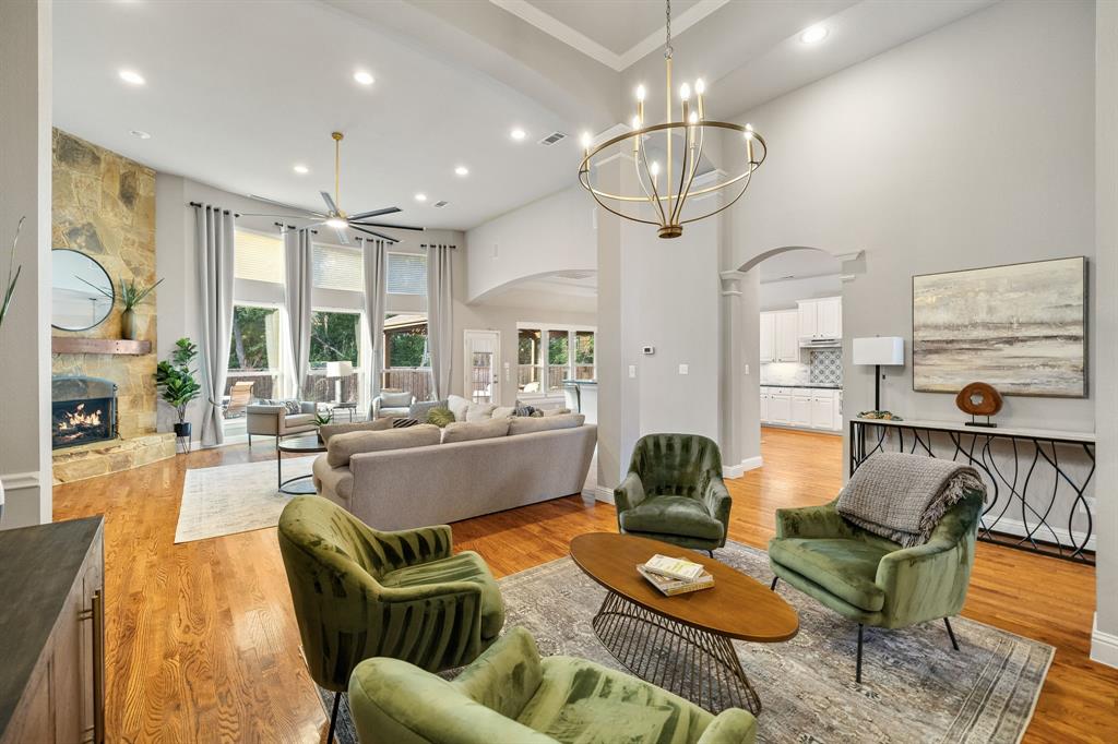 Large windows allow so much natural light. Large windows allow so much natural light.