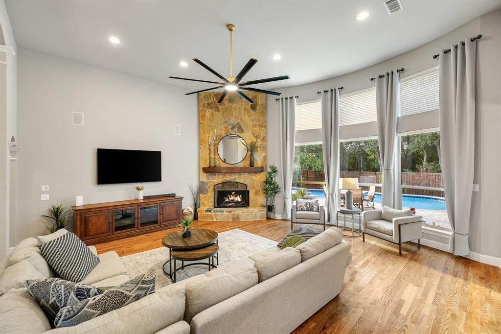Gas fireplace for those cozy evenings. Gas fireplace for those cozy evenings.