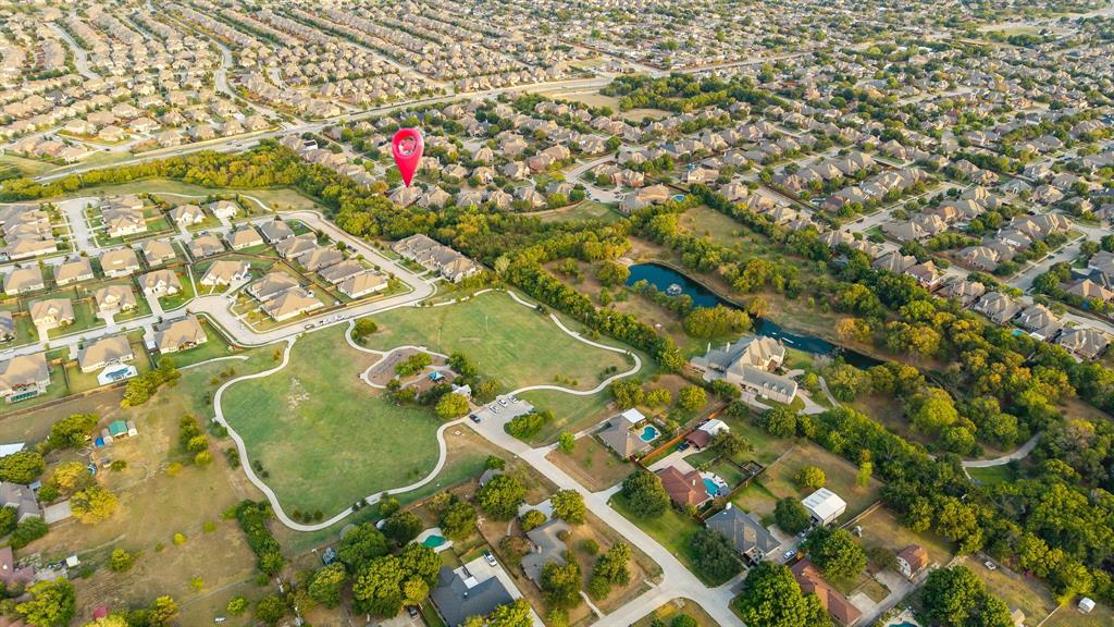 Close to parks and shopping and dining, this  is your next home!