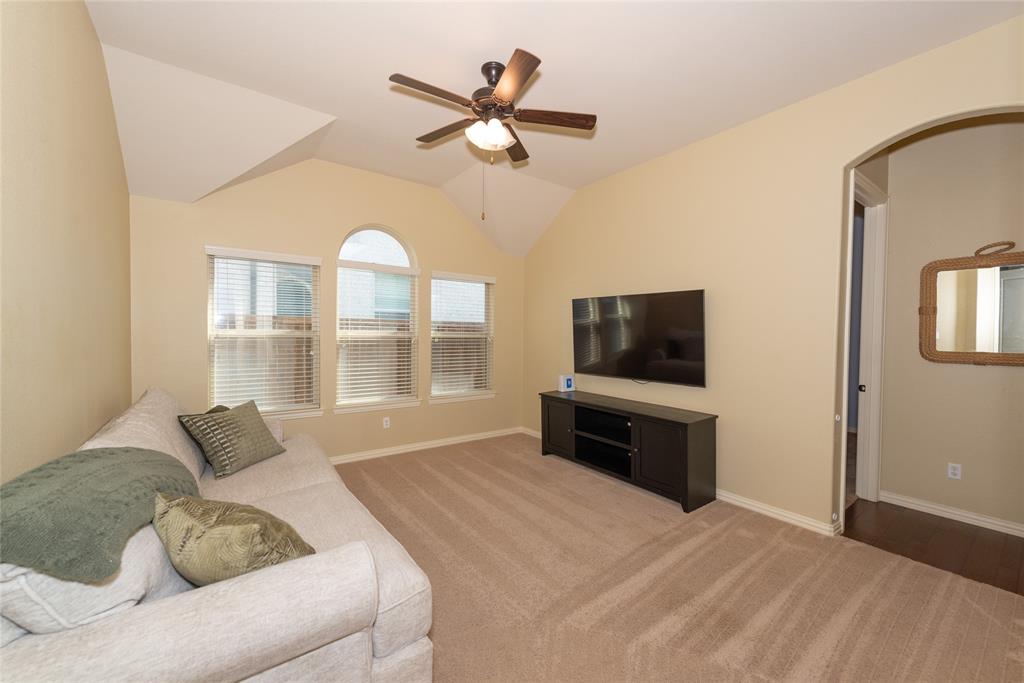 Vaulted ceiling with a ceiling fan