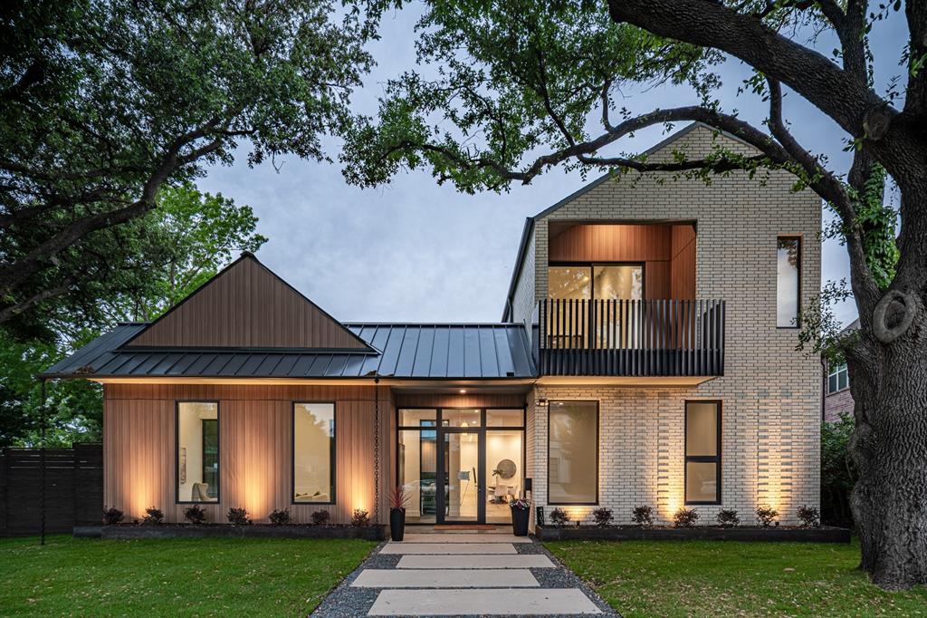 A stunning architectural offering by award-winning architect Far+Dang, set beneath a canopy of mature oaks and showcasing striking modern design. A stunning architectural offering by award-winning architect Far+Dang, set beneath a canopy of mature oaks and showcasing striking modern design.