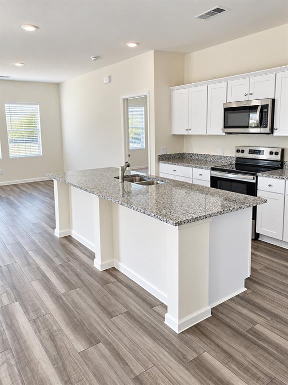 Nice countertops in Kitchen All appliances in kitchen included