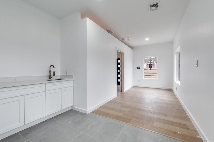 3617 S Lancaster Road, Dallas, TX 75216