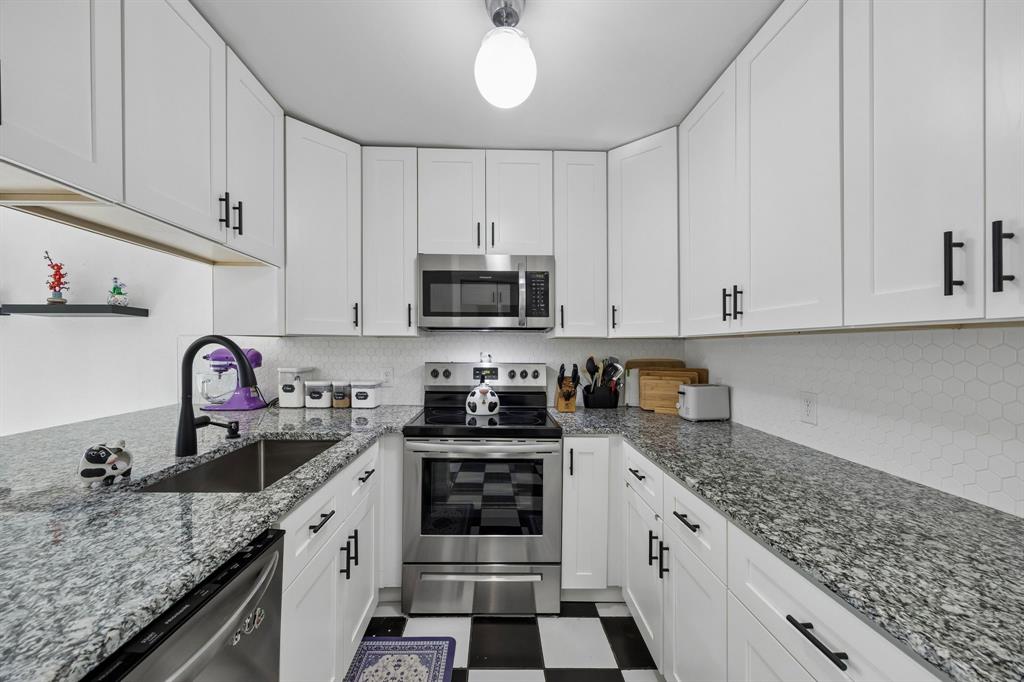 2958 Country Place Circle, Carrollton, TX 75006 2958 Country Place Circle, Carrollton, TX 75006