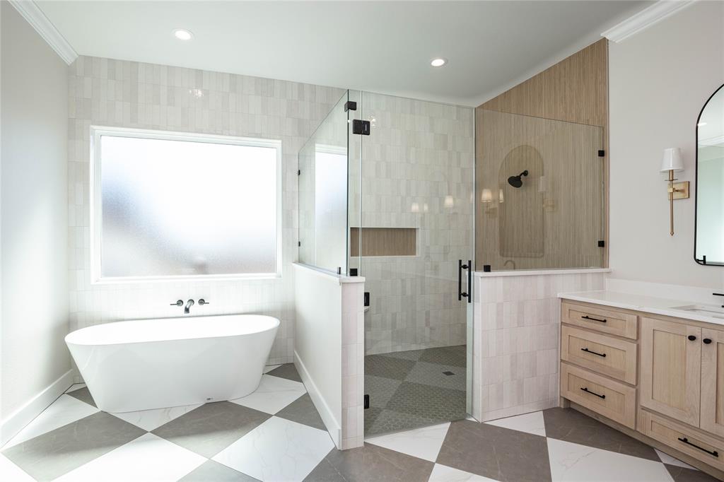 Freestanding tub for soaking and relaxing
