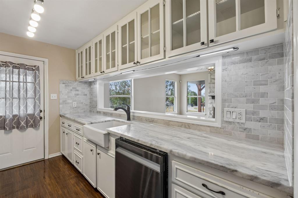 273 Greenview Lane, Van Alstyne, TX 75495