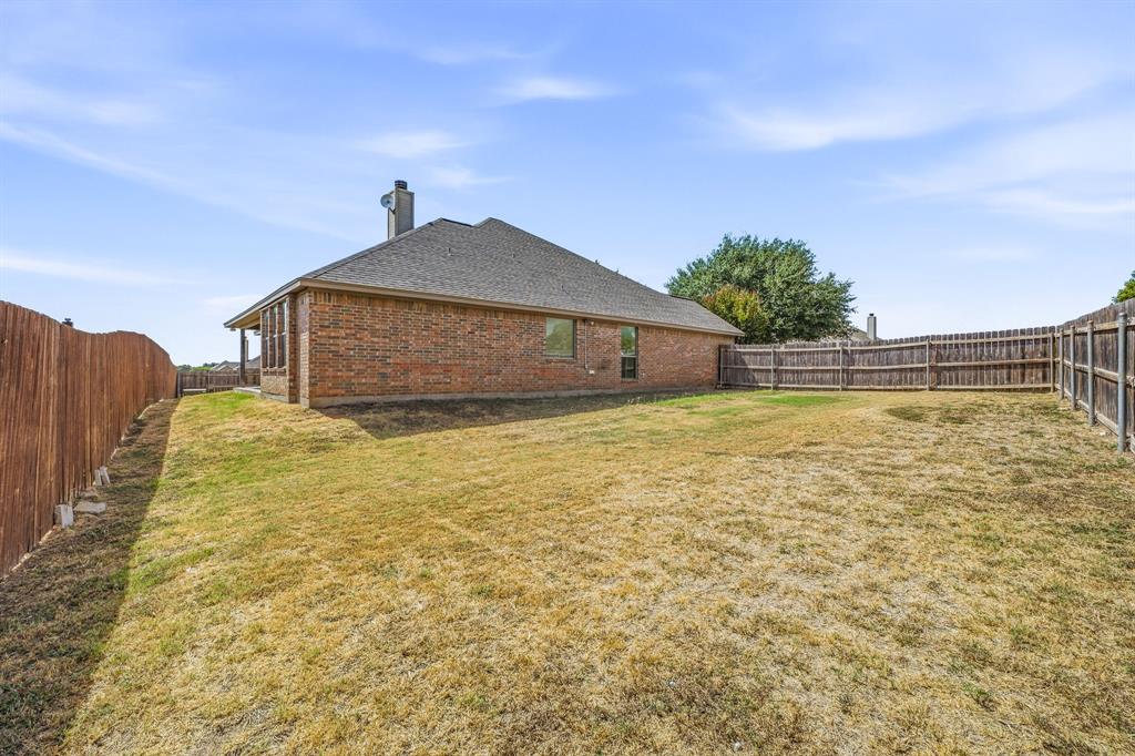 914 Winding Road, Granbury, TX 76049