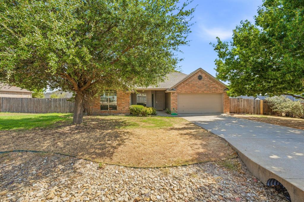914 Winding Road, Granbury, TX 76049