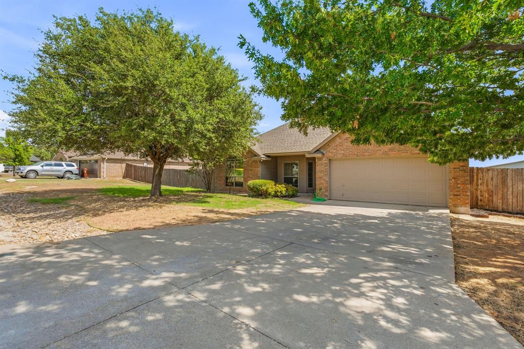 914 Winding Road, Granbury, TX 76049