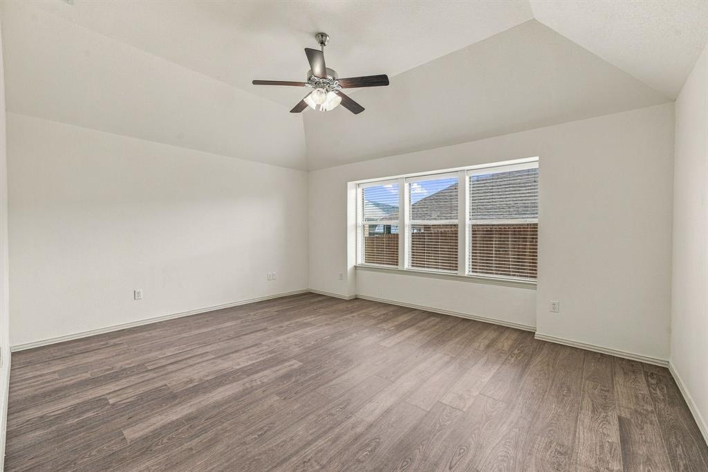 914 Winding Road, Granbury, TX 76049
