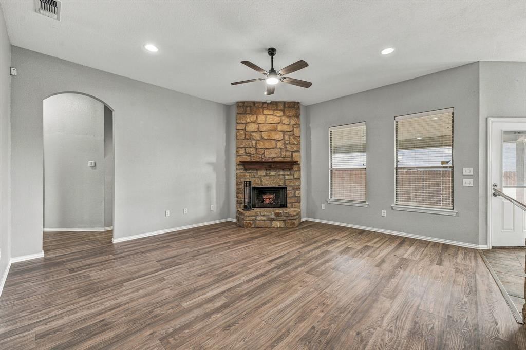 914 Winding Road, Granbury, TX 76049