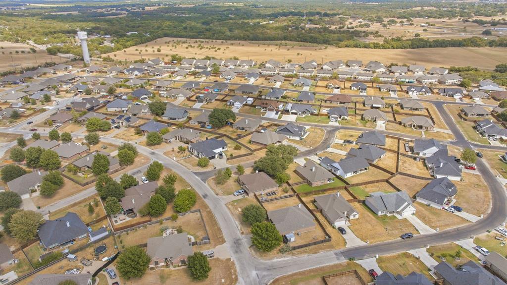 914 Winding Road, Granbury, TX 76049