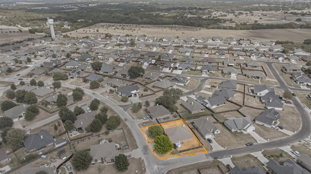 914 Winding Road, Granbury, TX 76049