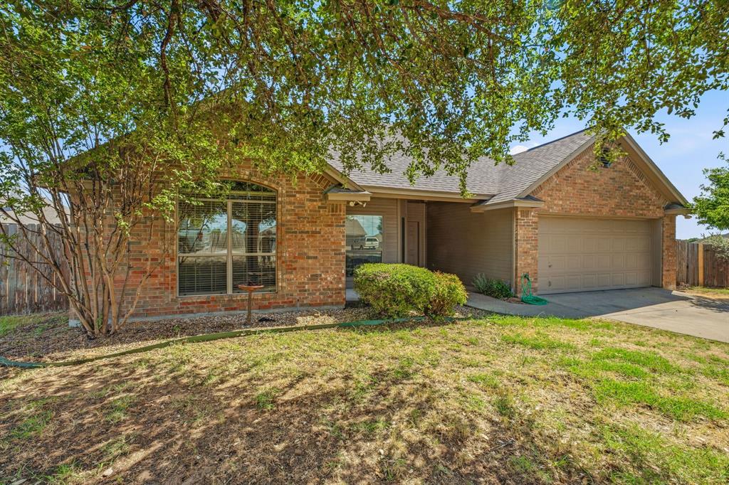 914 Winding Road, Granbury, TX 76049