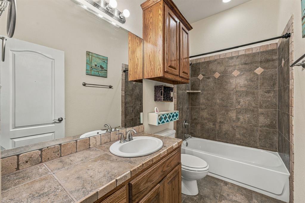 914 Winding Road, Granbury, TX 76049