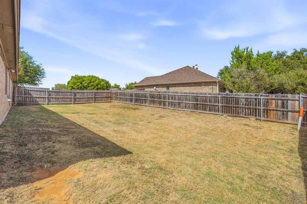 914 Winding Road, Granbury, TX 76049