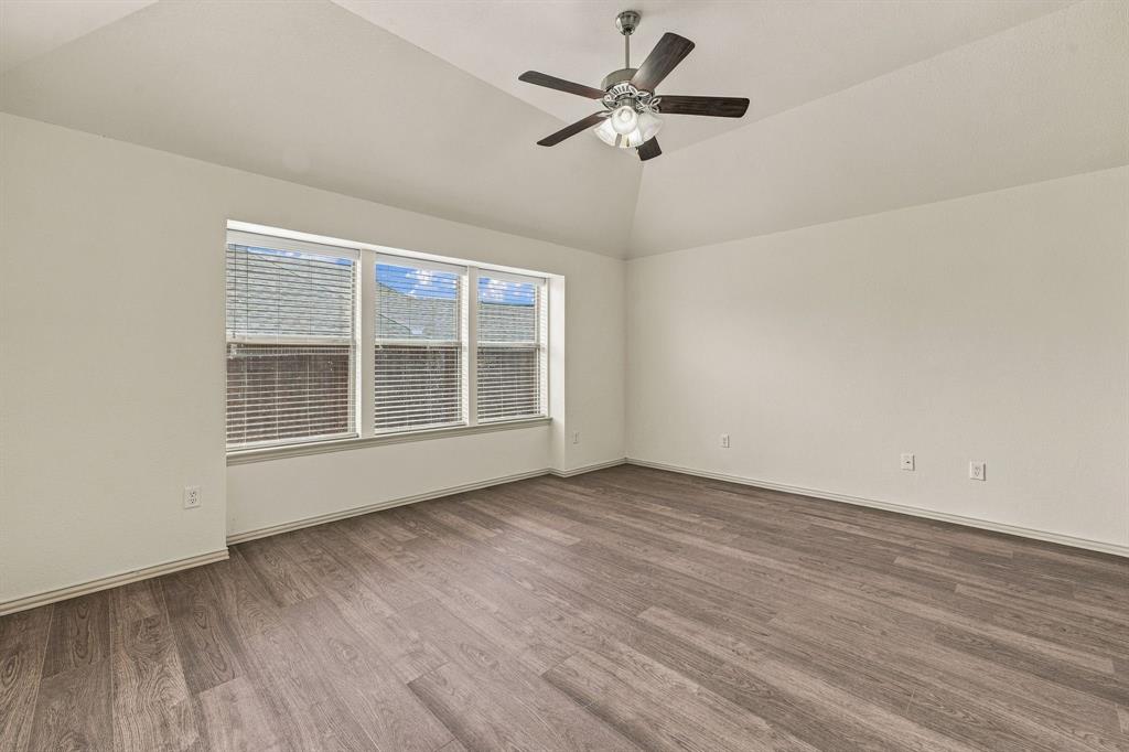 914 Winding Road, Granbury, TX 76049