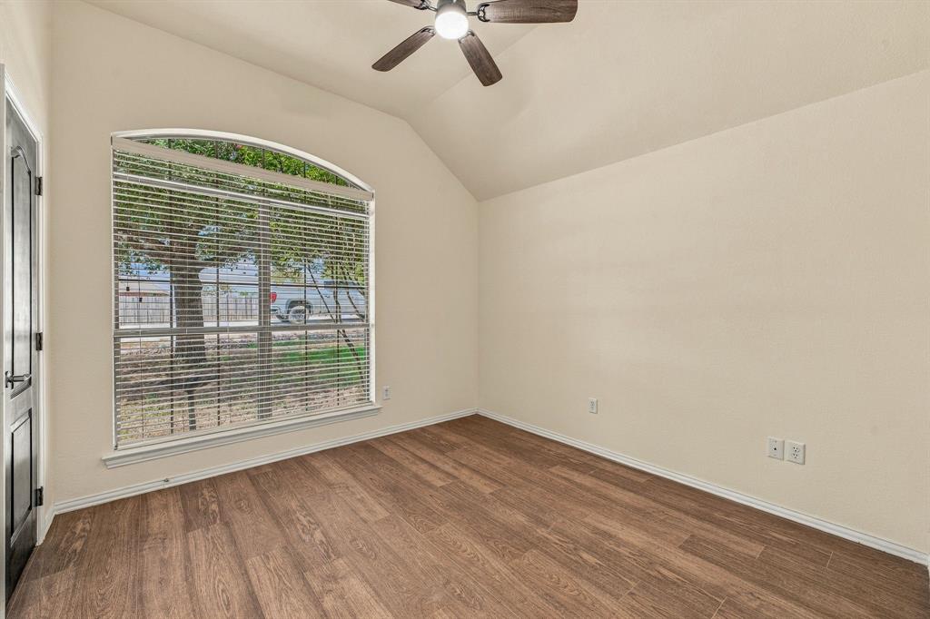 914 Winding Road, Granbury, TX 76049