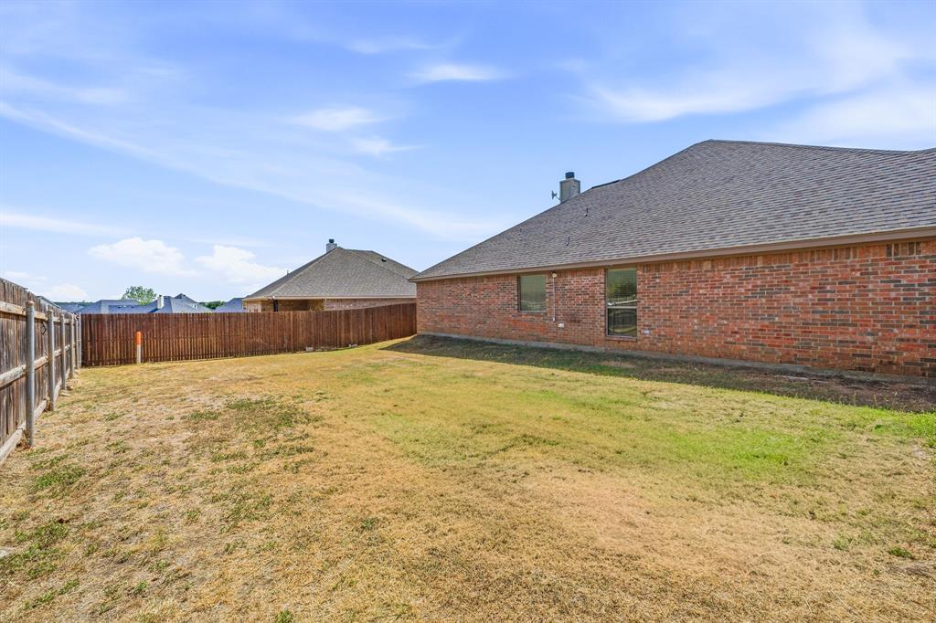914 Winding Road, Granbury, TX 76049