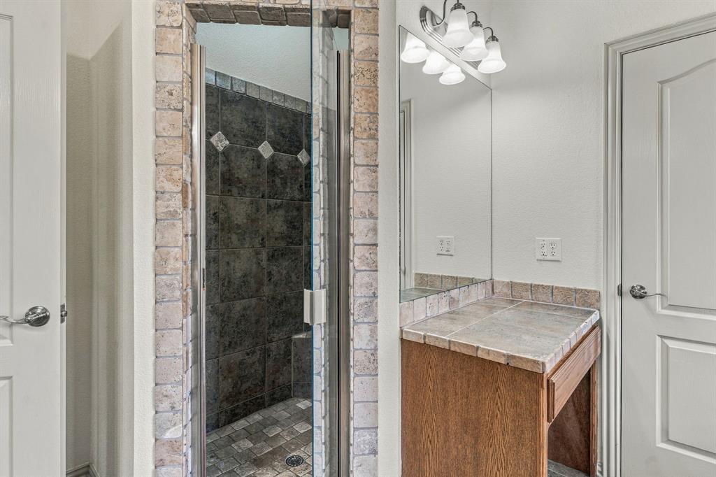 914 Winding Road, Granbury, TX 76049