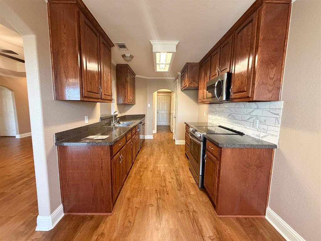 163 Highland Drive, Ennis, TX 75119