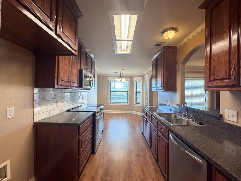 163 Highland Drive, Ennis, TX 75119