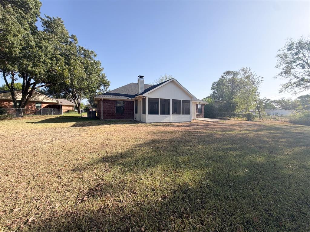 163 Highland Drive, Ennis, TX 75119