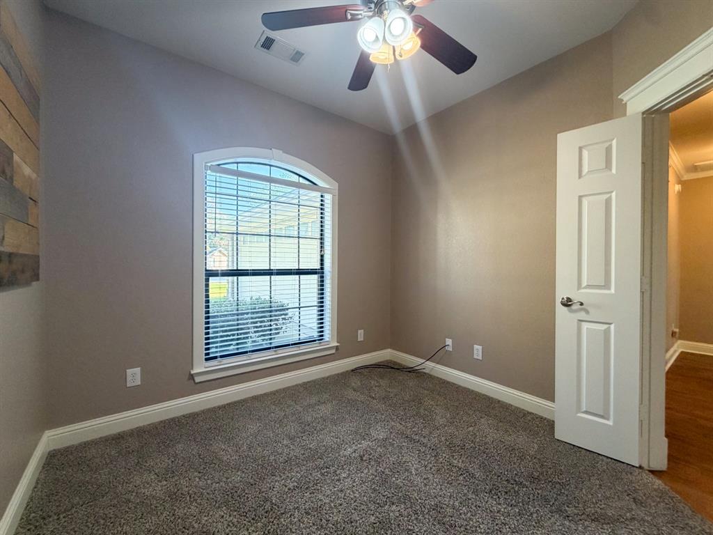 163 Highland Drive, Ennis, TX 75119