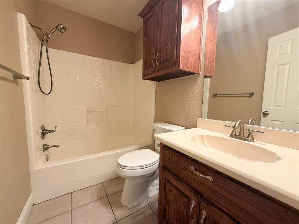 163 Highland Drive, Ennis, TX 75119