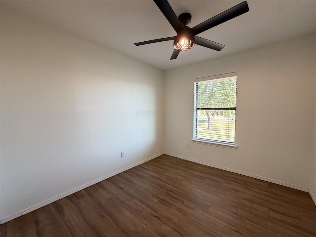 616 E Avenue E, Midlothian, TX 76065