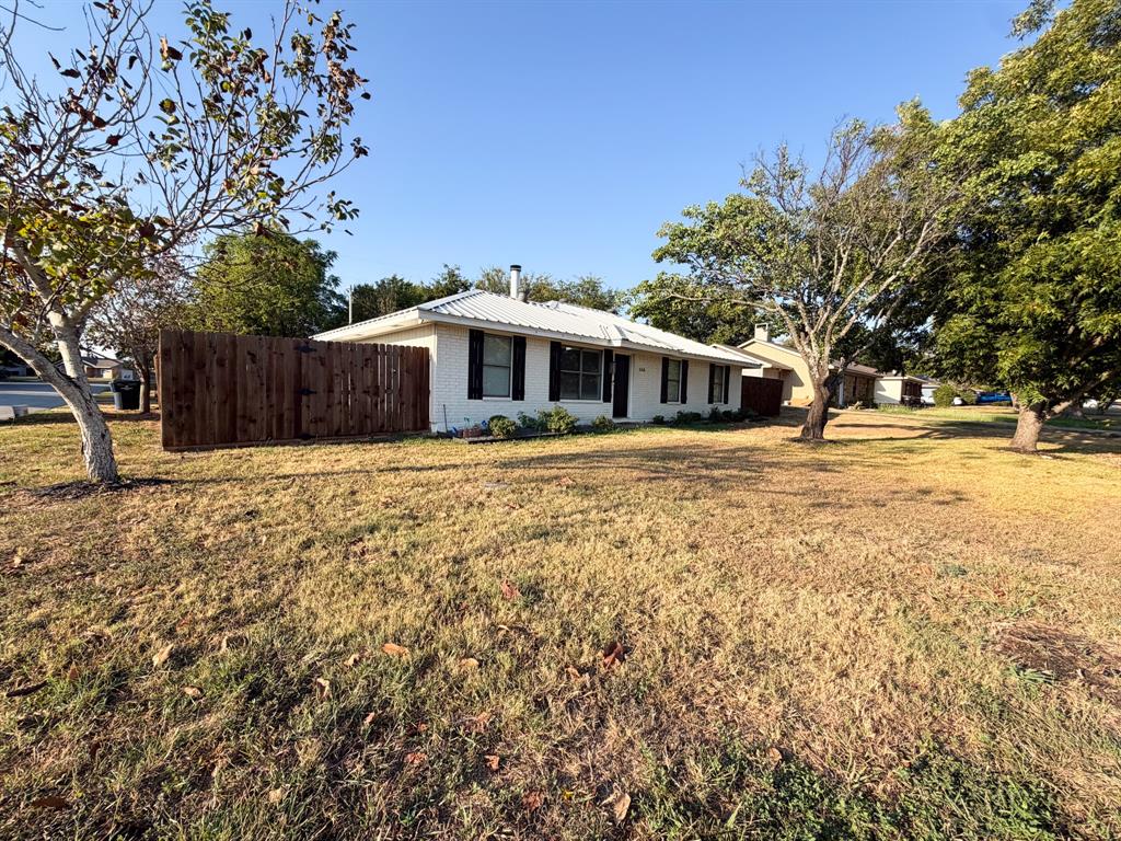 616 E Avenue E, Midlothian, TX 76065 616 E Avenue E, Midlothian, TX 76065