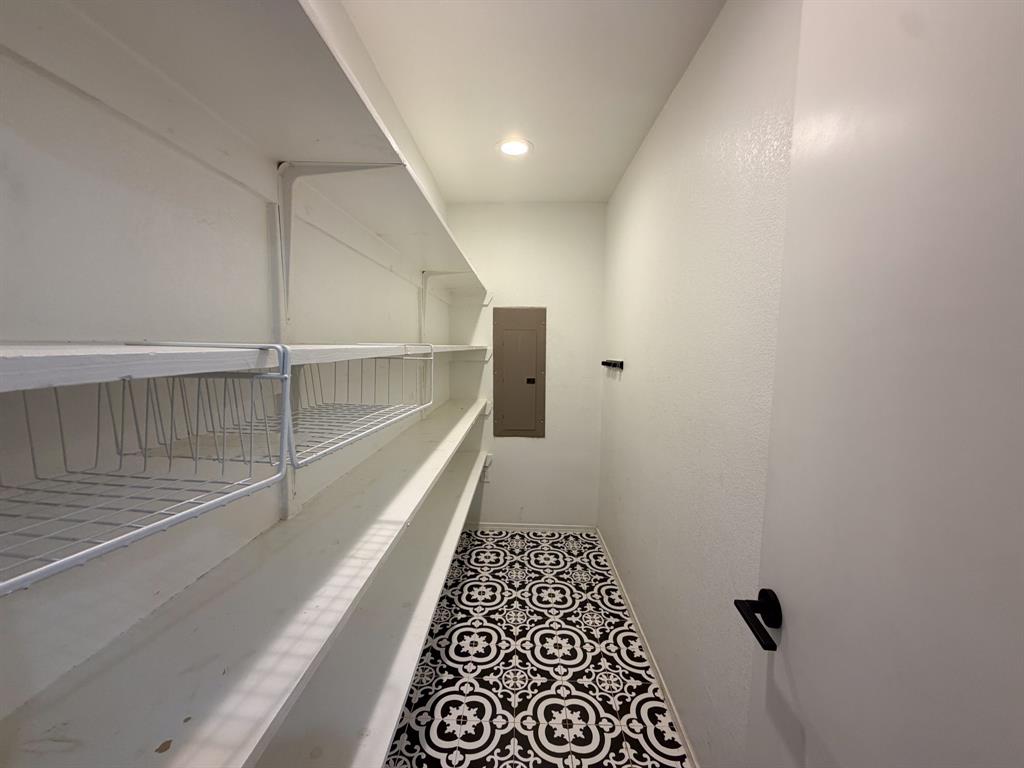 616 E Avenue E, Midlothian, TX 76065