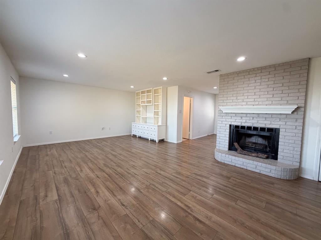 616 E Avenue E, Midlothian, TX 76065 616 E Avenue E, Midlothian, TX 76065